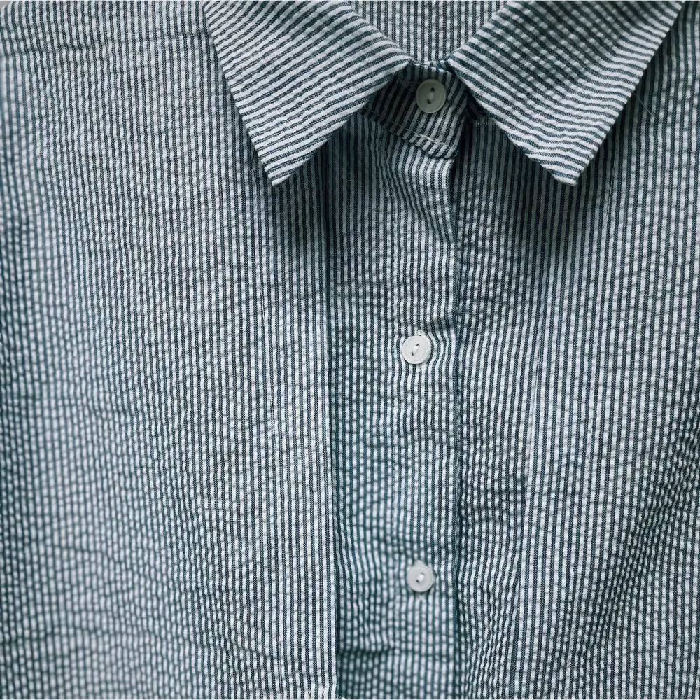 藍白間條綁結短身恤衫 Blue and White Striped Knotted Cropped Shirt