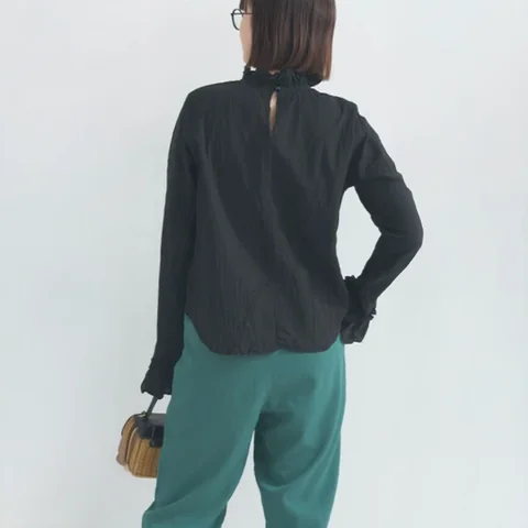 立領荷葉皺感上衣 Ruffled Mock-Neck Crinkle Blouse