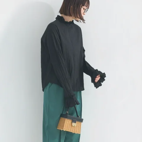 立領荷葉皺感上衣 Ruffled Mock-Neck Crinkle Blouse